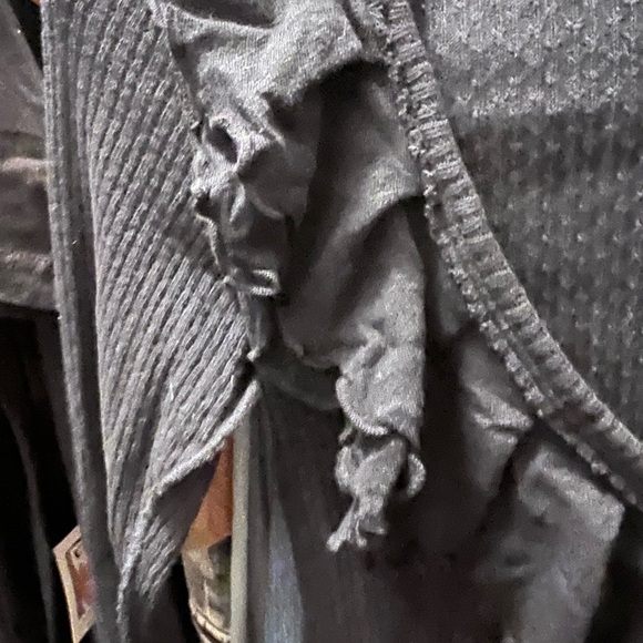 New! Free People low cute long sleeve top - Picture 3 of 8